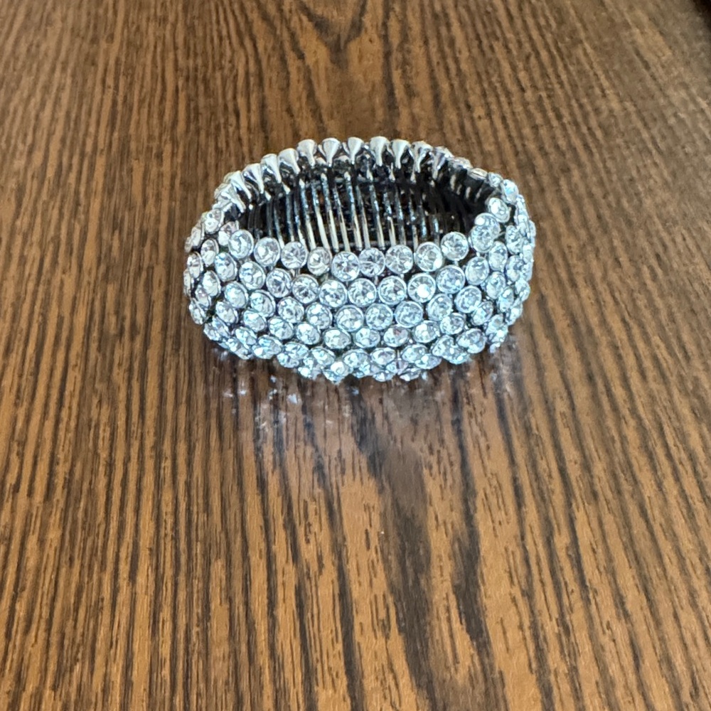 Vintage- Sparkling Silver Rhinestone Bracelet. Beautiful on.